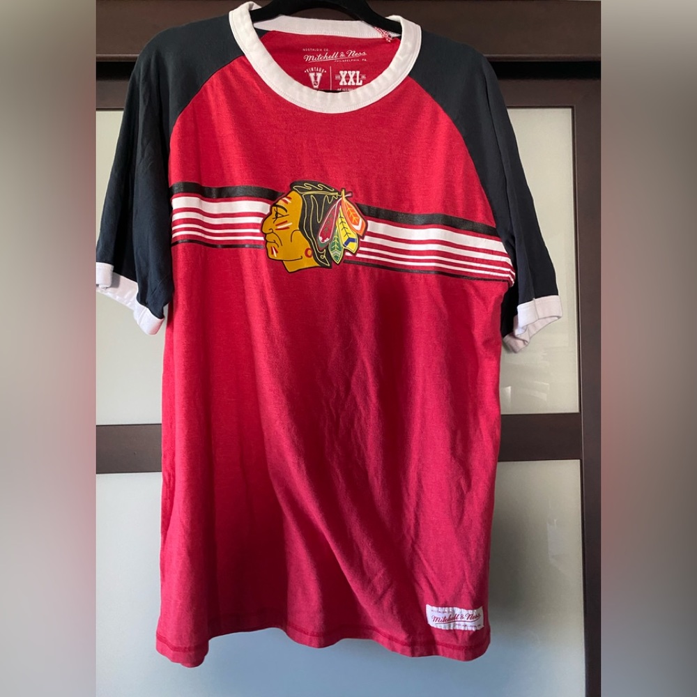 Mitchell and Ness  *Vintage-Like* Blackhawks Ringer Tee